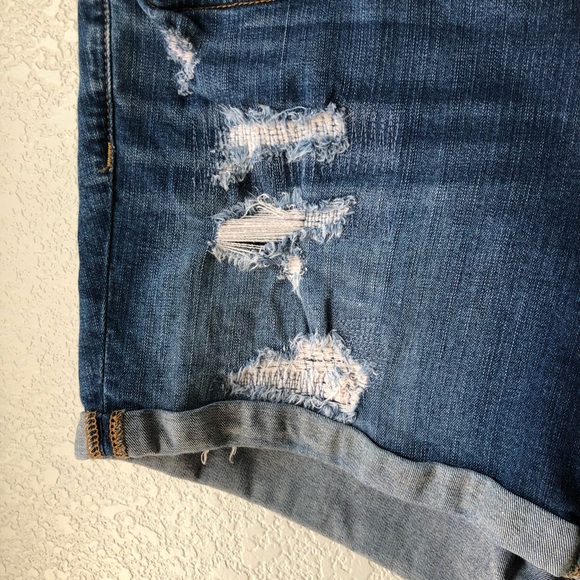Torrid distressed short shorts 16 roll hem - Picture 3 of 6